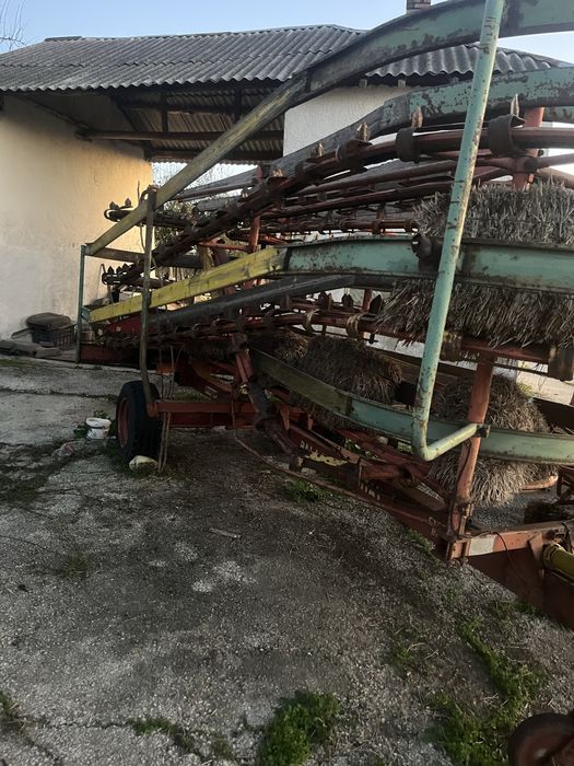 Самонатоварващо ремарке за бали