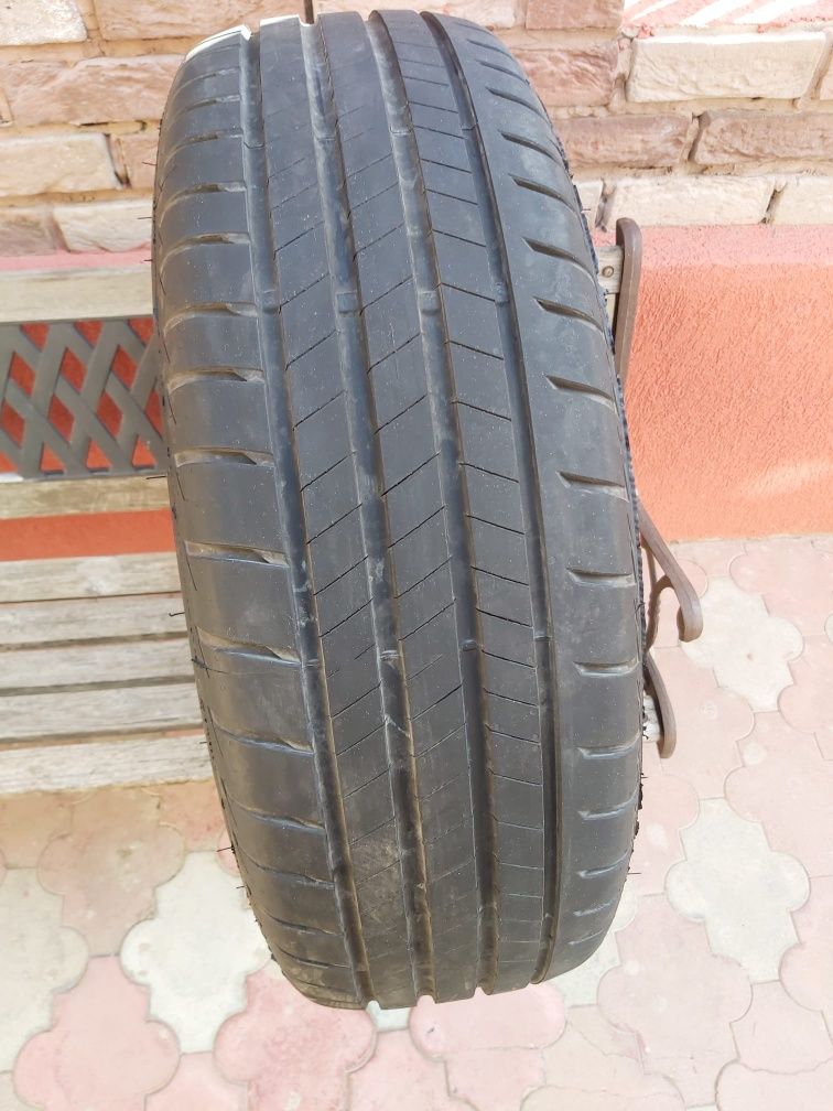 Anvelope vara Bridgestone 225/ 65 R17  102 V (set 4 anvelope 2000 lei)