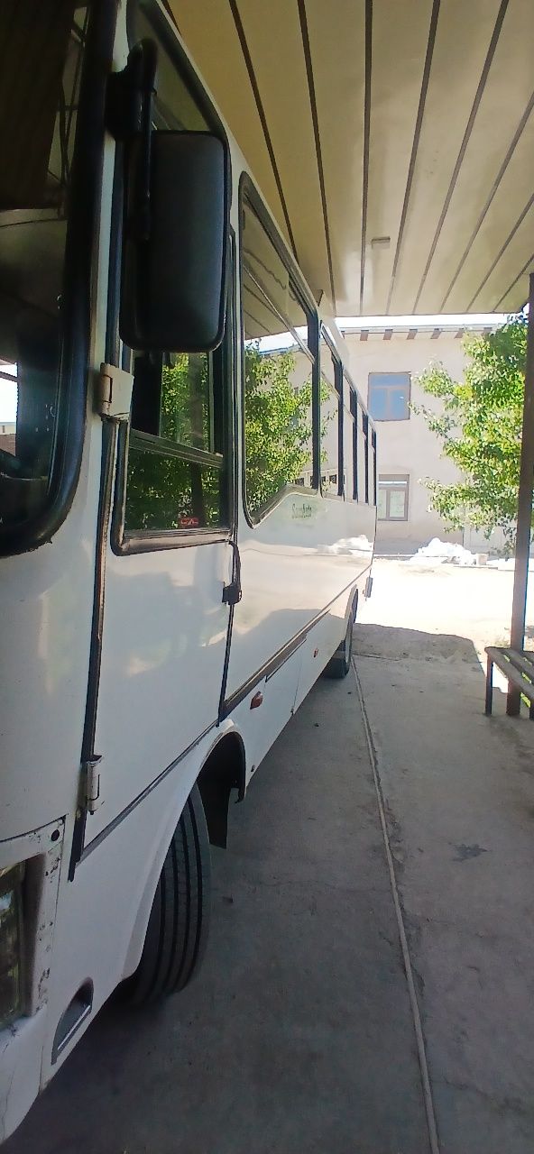 Avtobus isuzu 2013