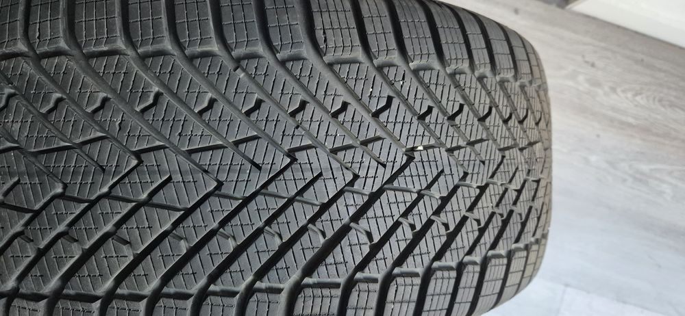 Cauciucuri iarnă Pirelli 255/55/18