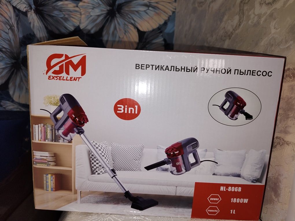 Продам ручной вертикальный пылесос