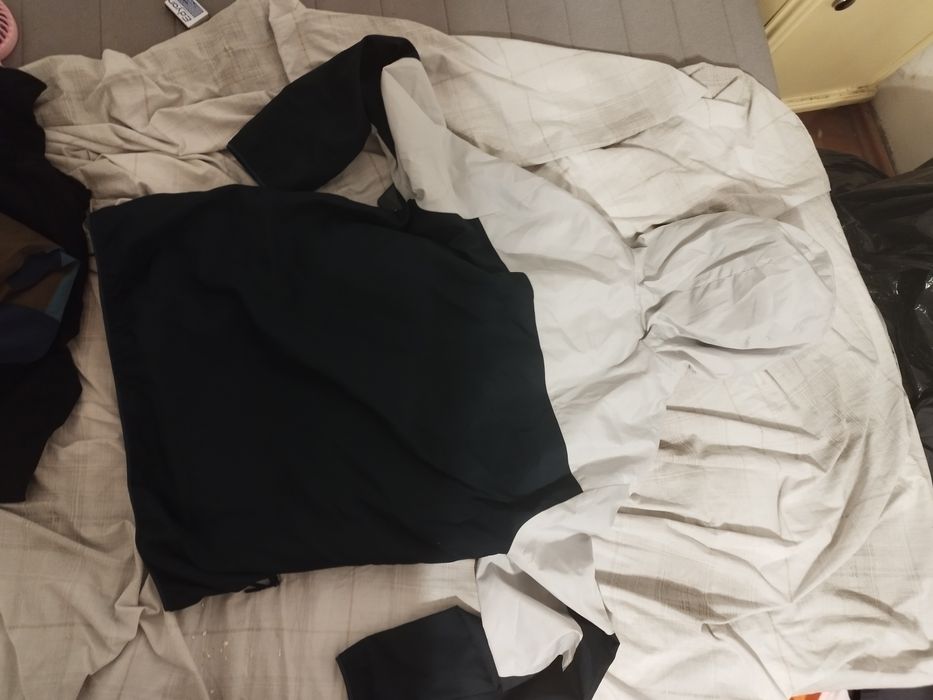 Vând pantaloni geci material impermeabil