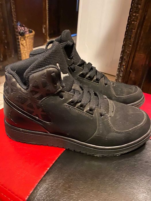 Adidasi Jordan x nike