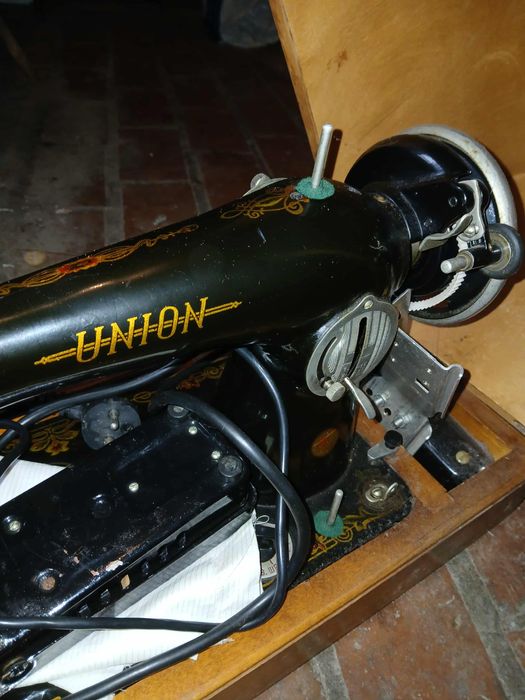 Автентична стара шевна машина