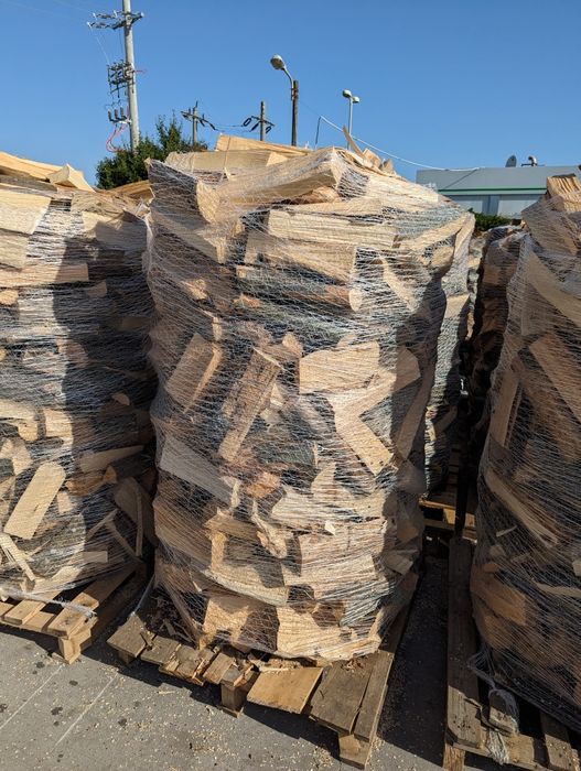 Lemne de foc uscate și crapate