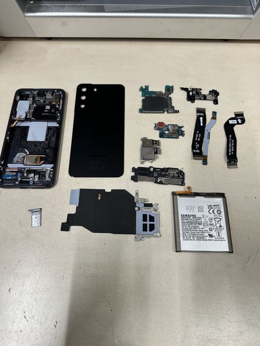 Dezmembrare samsung s22