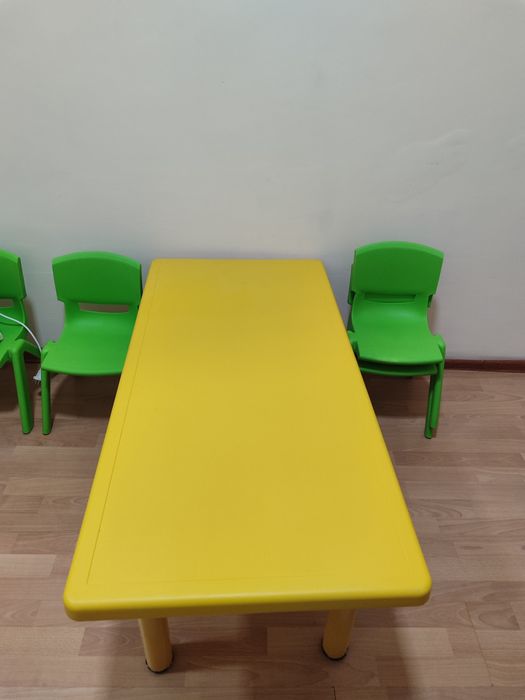 Стол со стульями