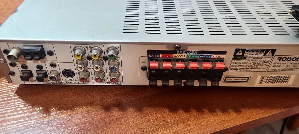 DVD  Roison sotiladi holati yaxshi, komplektida pulti bor. Ishliydi