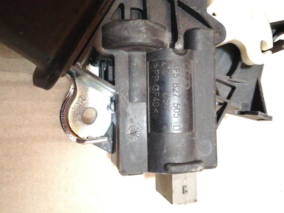 Broasca yala capota portbagaj vw passat b6 berlina 4F5827505D
