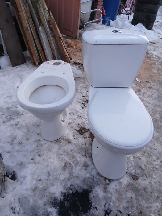 Продам унитазы .