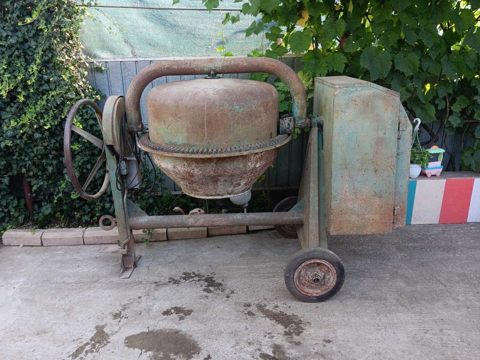 Vând betoniera !!!