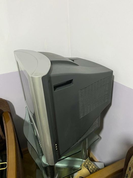 Телевизор LG в хорошем состоянии