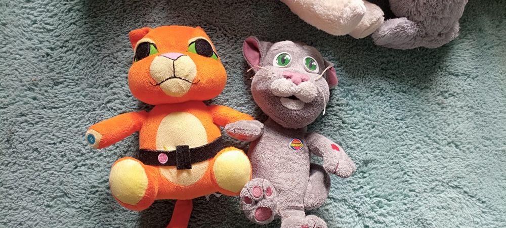 Plusuri cu și fără baterii