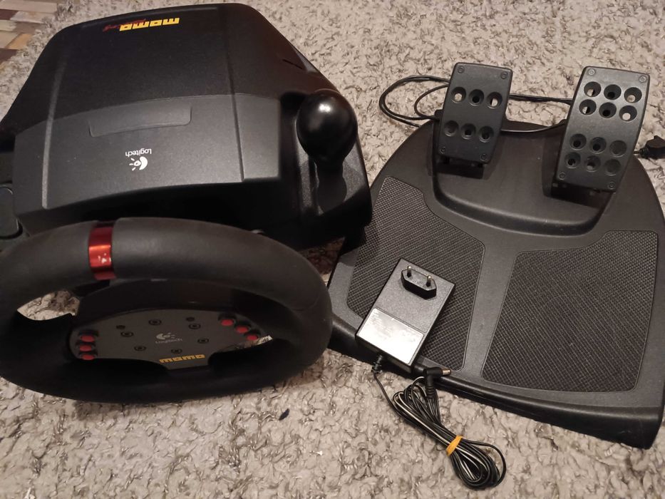 Volan Racing wheel cu pedale, schimbator Logitech Momo PC, Playstation