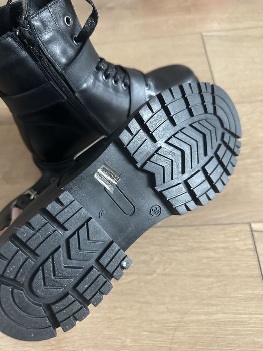 Продам зимние ботинки