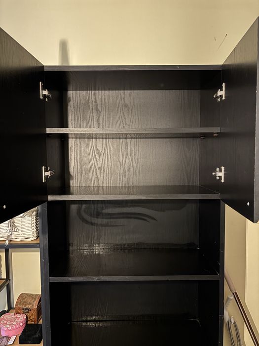 Шкаф черен с вратички