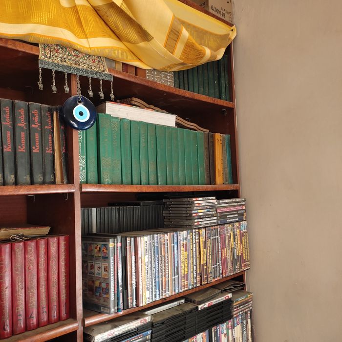 Tarixiy kitoblar va uyin disklari