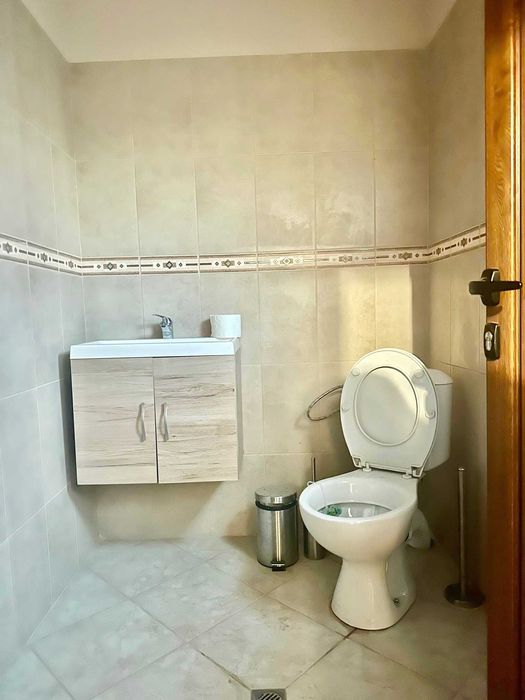 Продава къща в с. Лесново