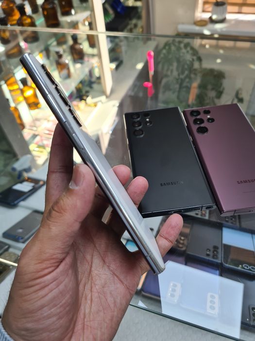 Samsung S22Ultra 256/ 5000Mah