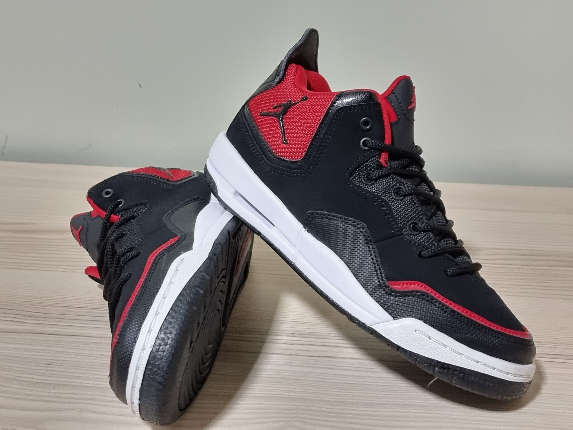 NIKE Air Jordan Courtside 23 Banned GS спортни обувки 36 номер