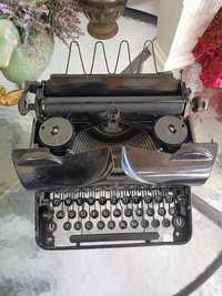 Mașină de scris din timpul celui de-al doilea război mondial