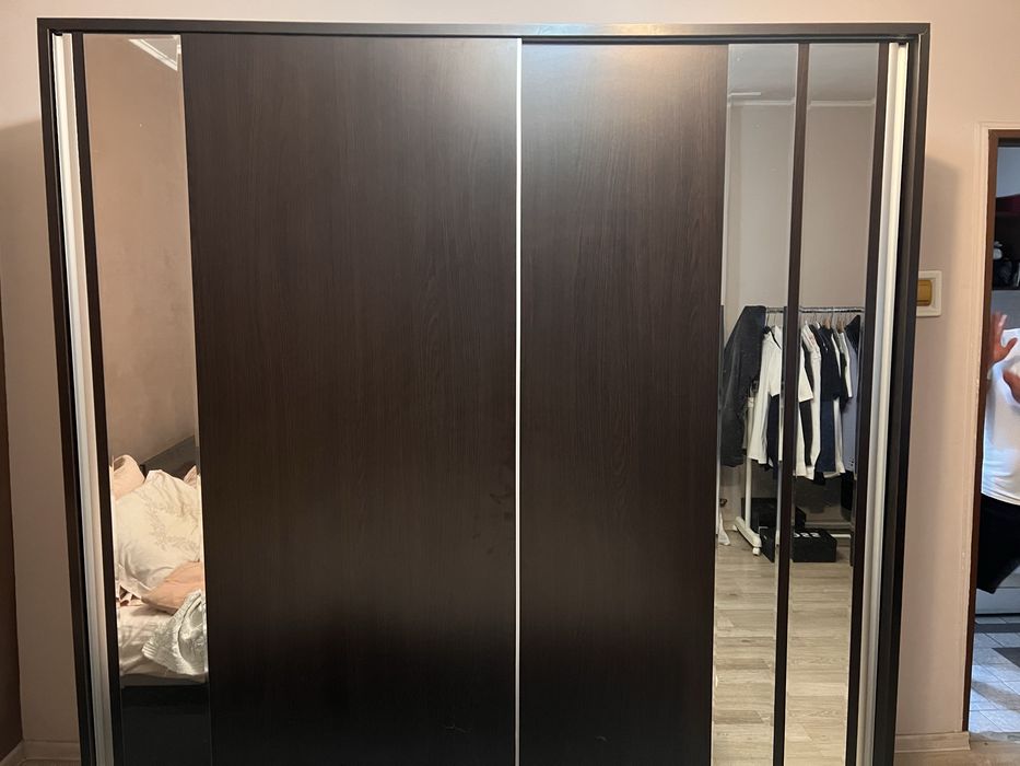 Dormitor pat saltea comoda sifonier