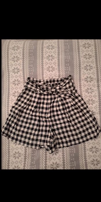 Pantaloni scurți damă