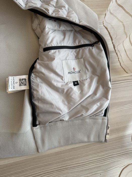 Geaca Moncler gri deschis