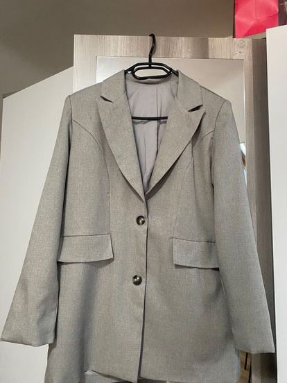 Официален костюм (женски)