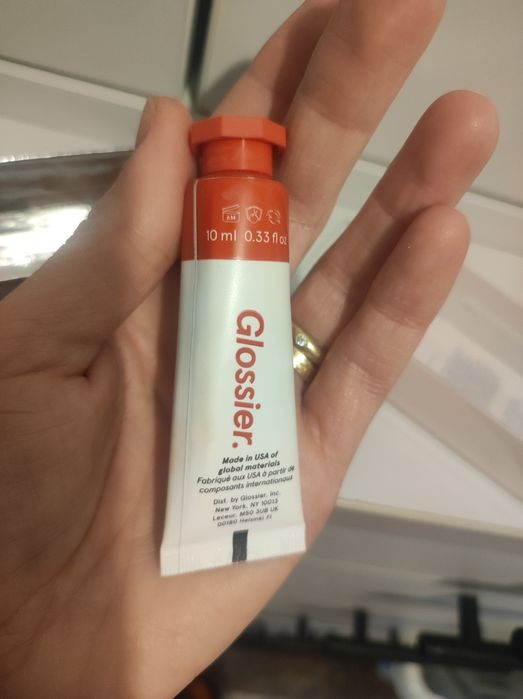 Нов Течен руж Glossier