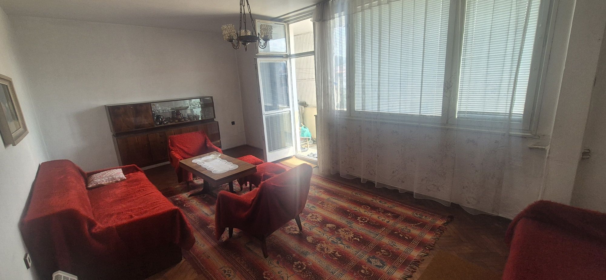 Продава се много стаен апартамент