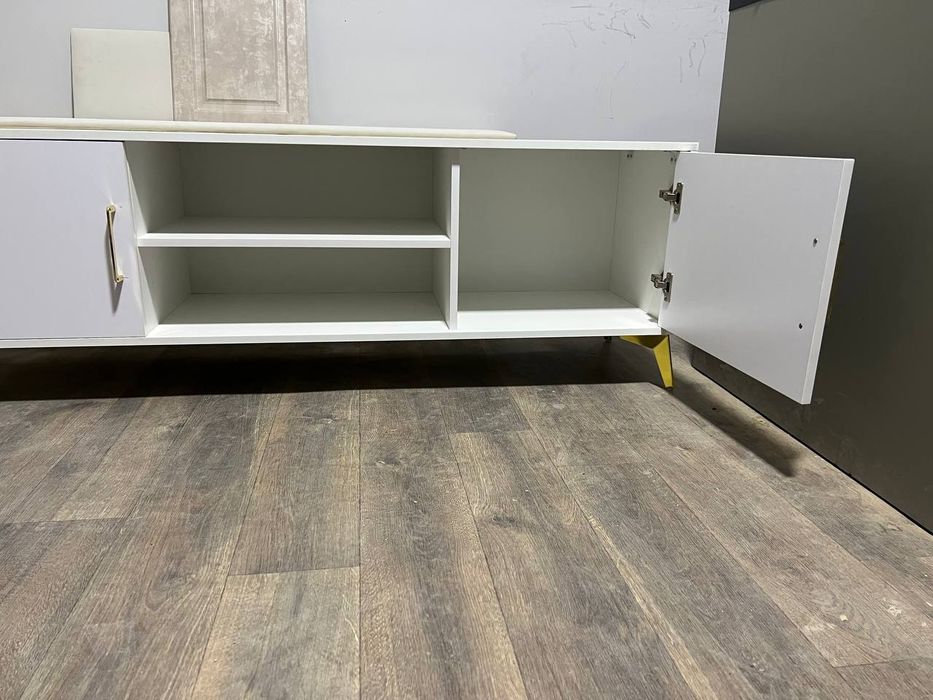 Пад тв тумба свет белие 1.60 см 53см 40см