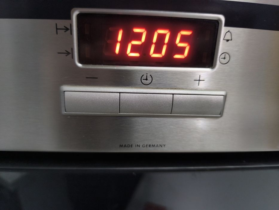 Фурна  AEG B31510-4-m за вграждане 9 Функции с вентилатор.