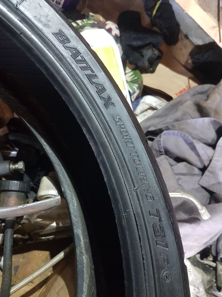 Michelin 120 70 ZR 17 / Bridgestone 120 70 17