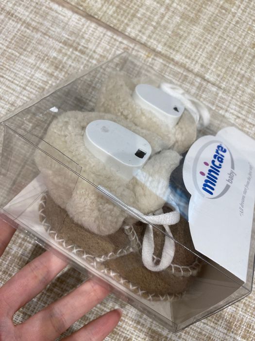 ЧИСТО НОВИ зимни бебешки обувчици (буйки)