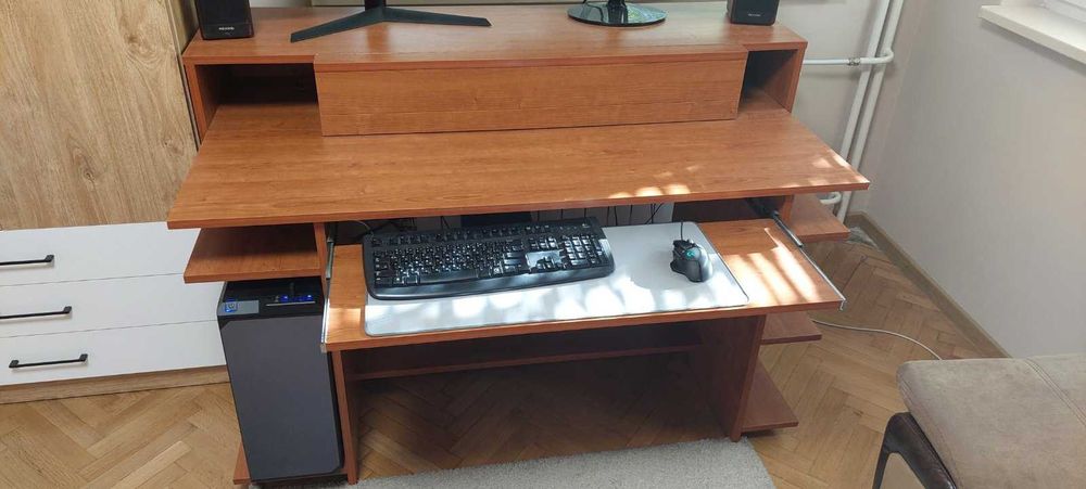 Функционално компютърно бюро