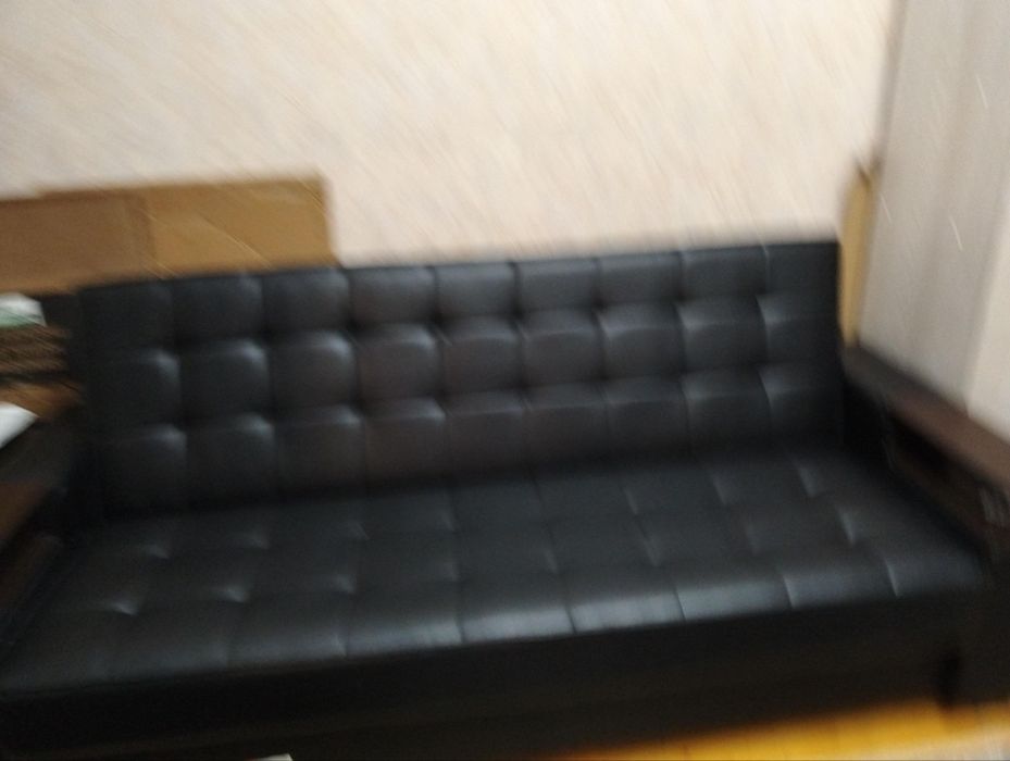 Диван кожаный раскладной