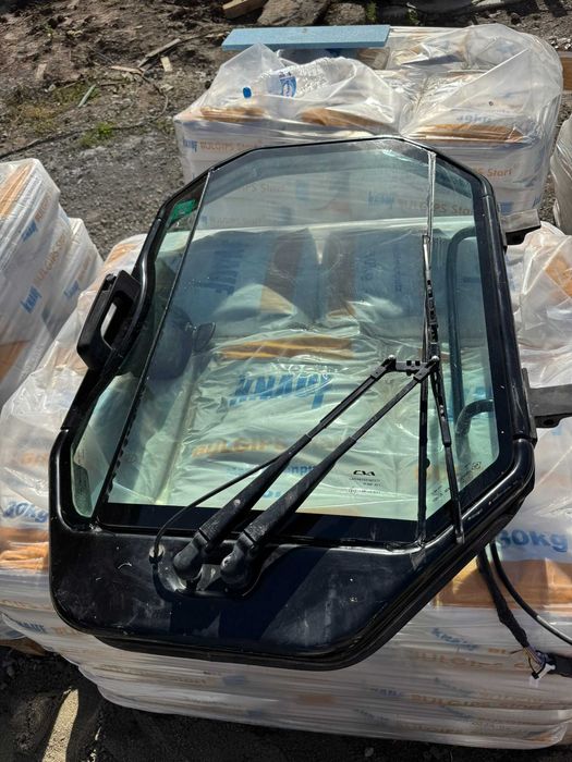 Стъкла за всички марки строителни машини