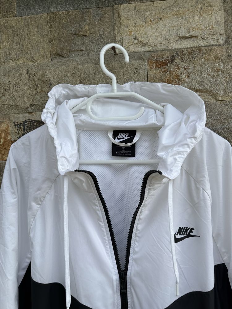 Дамска ветровка Nike