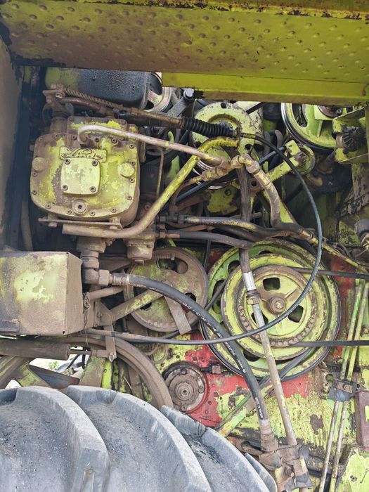 Combină Claas Dominator 80 schimb cu tractor 4x4