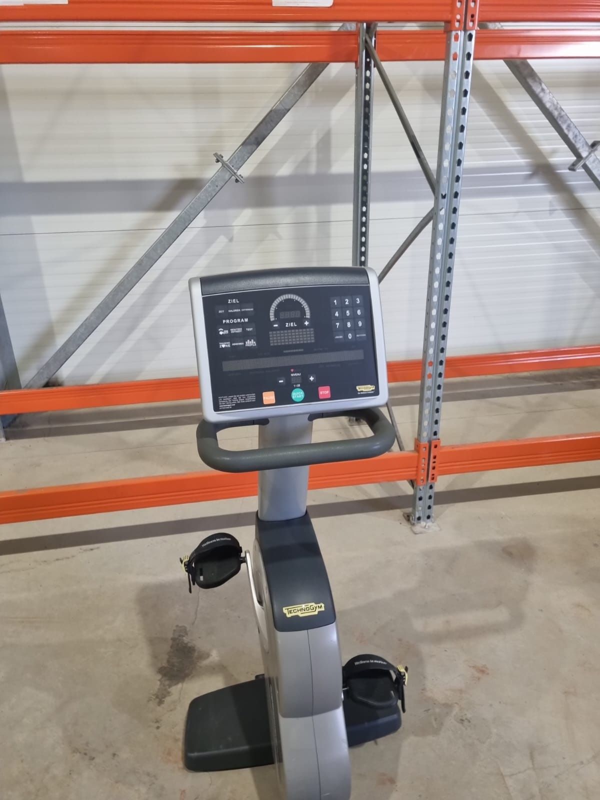 Bicicleta spătar Technogym  second-hand