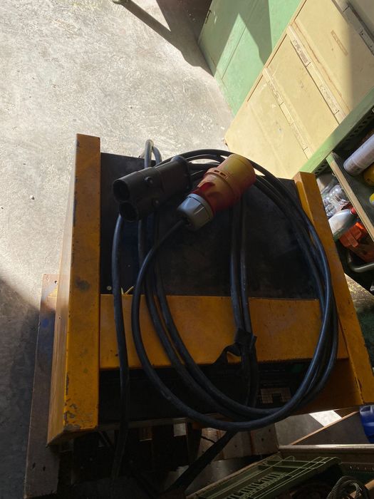 Stivuitor electric cu problema la incarcat pt piese sau reparat
