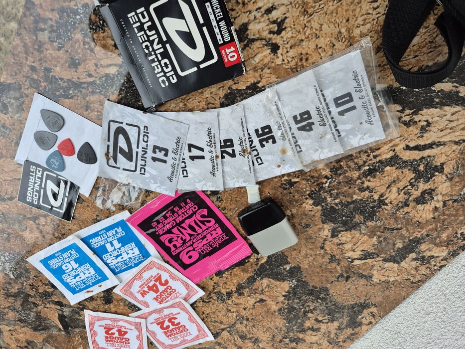 Vând accesorii pentru chitara, Dalop toate la pachet 


Atentie !!!

-