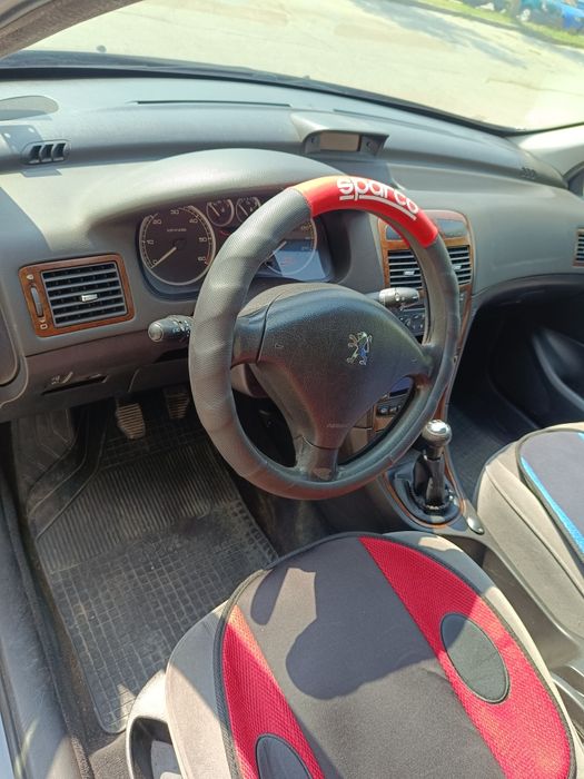 Автомобил Пежо 307