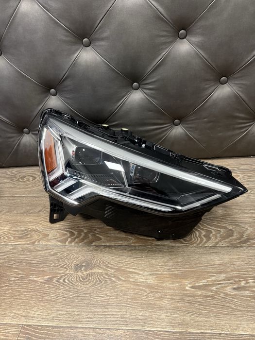 Audi Q3 американски десен фар фарове