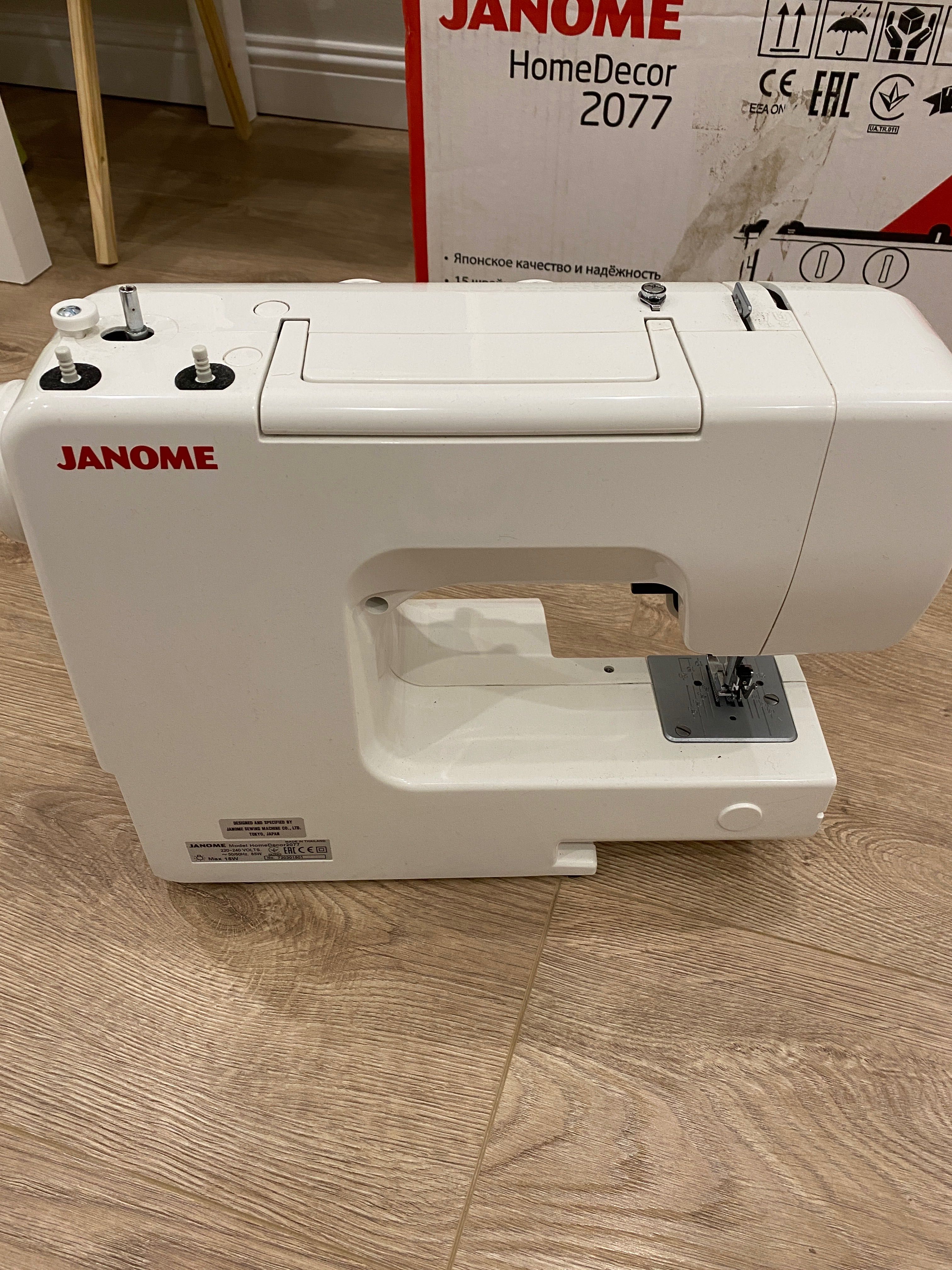 Продам швейную машинку Janome