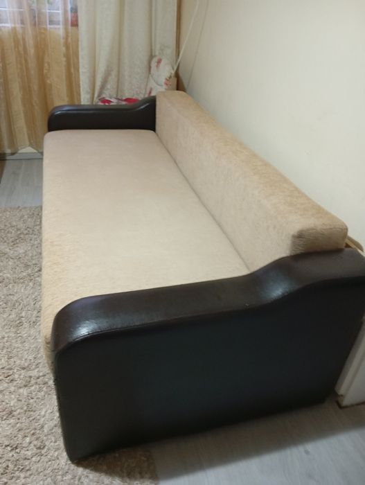 Canapea extensibila cu lada depozitare