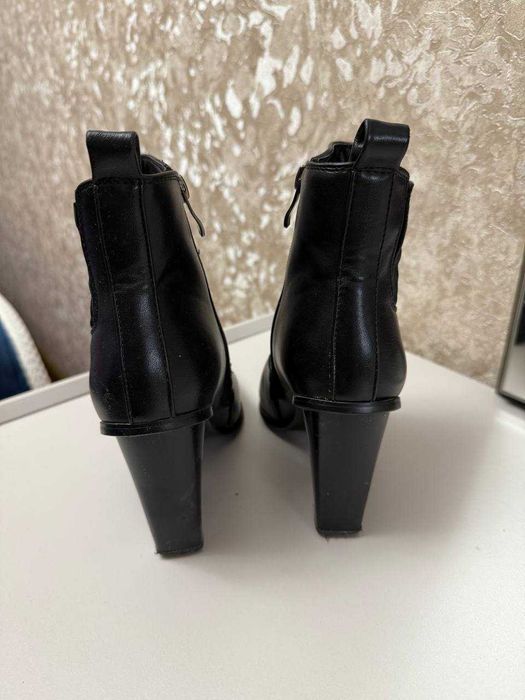 Продаются Сапоги Казаки Pink island