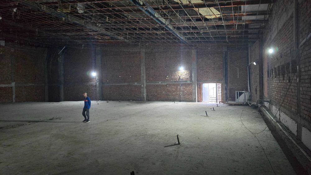 Inchiriez/vand spatiu comercial 800 mp open space Bl. Tomis Central