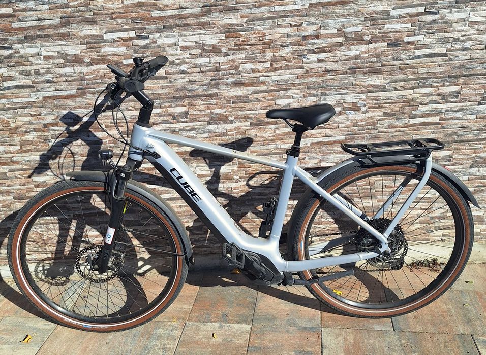 Bicicletă electrica CUBE